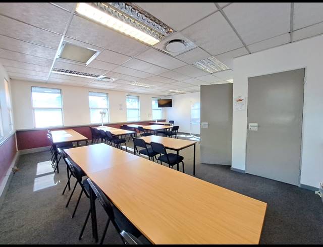 1,350M² OFFICE FOR SALE IN KLEINFONTEIN
